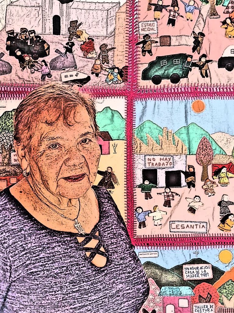 Entre las cosas que destacan de la participación femenina en la Casa de la Mujer, son las arpilleras que ellas aprendieron a hacer desde la época del golpe. Para Aída, esa expresión artística transmite la realidad de las mujeres de dos maneras: “Una, comunicar al mundo entero lo que pasaba, porque los curas sacaban las arpilleras para otros países, y dos, la capacidad de poder gestionar todo”.