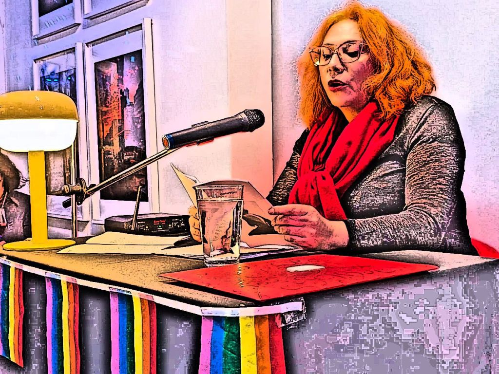 Claudia Rodríguez Silva es una mujer trans, activista y escritora cuya palabra ha desbordado los márgenes de la literatura y del activismo, convirtiéndose en un gesto radical de existencia, memoria y disputa política.