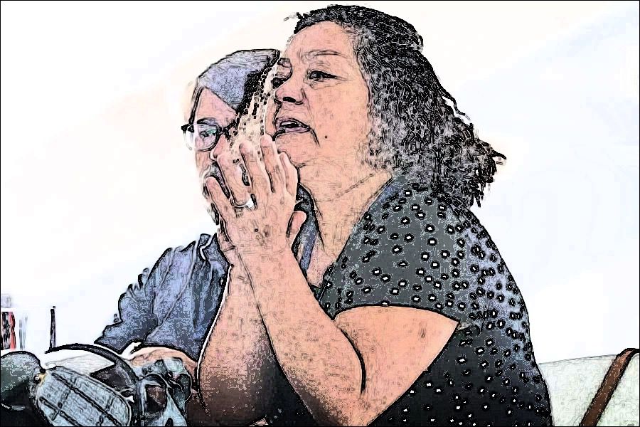 Marta Cisterna creció en dictadura, observó la violencia siendo niña y escuchó - sin olvidarlo jamás - el sonido de los golpes en un cuerpo humano. Desde entonces, su trayectoria ha estado atravesada por la memoria, la dignidad y una convicción persistente: frente a la injusticia, no paralizarse, sino ocuparse.