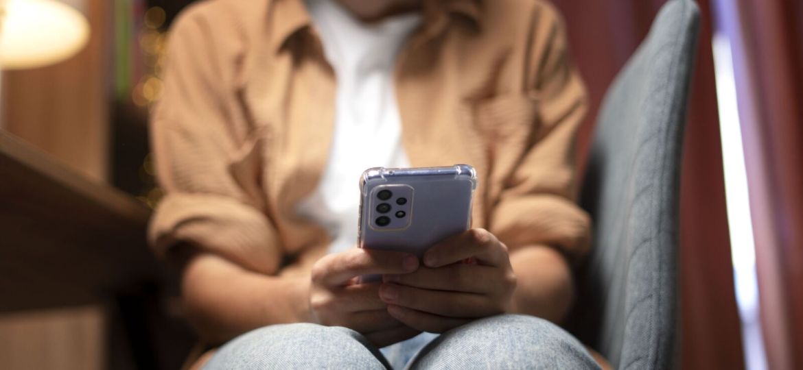 front-view-sad-teenager-being-cyberbullied (1)